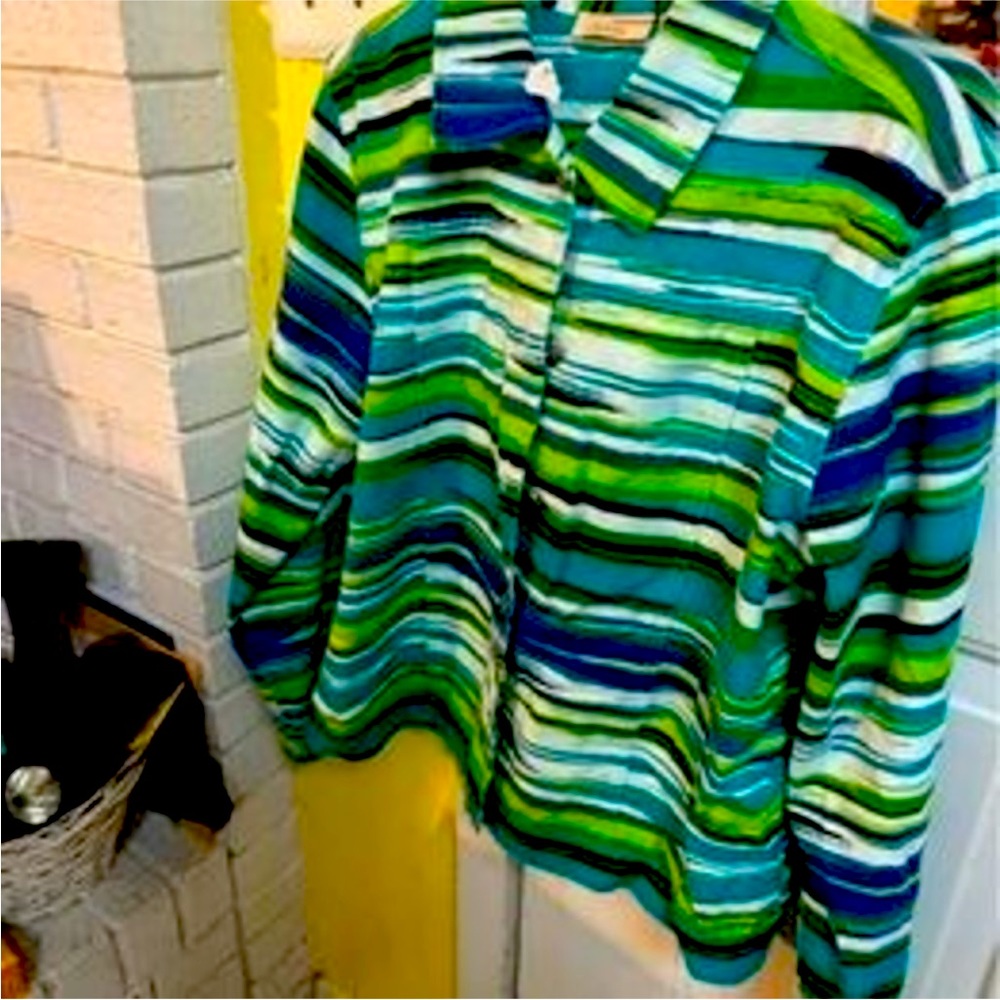 Woman’s Large Jacket brand Choices like new will make you pop with jeans/slacks